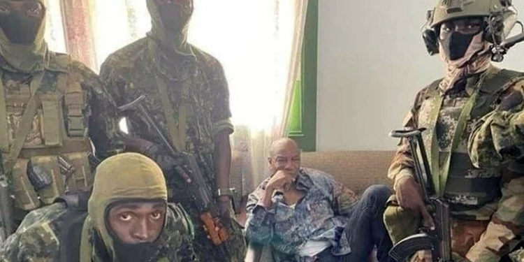 Gine'de darbenin ardından hükümet kurma görüşmeleri başladı