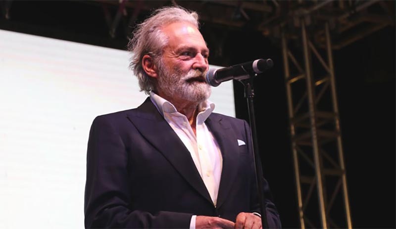 Haluk Bilginer: Eğri zamanlarda dik duranlara selam olsun