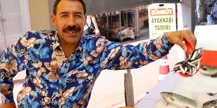 Hamsi tezgâha erken düştü; işte kilo fiyatı