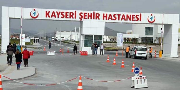 'Hastanemizde koronavirüsten yatan gebelerimizin bir doz aşısı bile yok'