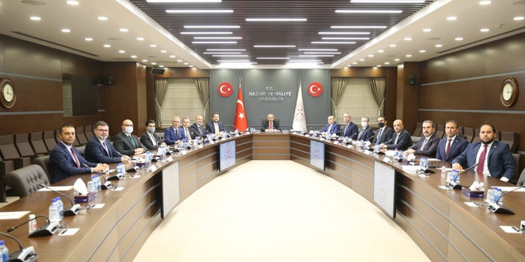 Hazine ve Maliye Bakanı Lütfi Elvan, MÜSİAD heyeti ile bir araya geldi