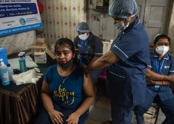 Hindistan'ın tüm G7 ülkelerinin elindeki dozların toplamından daha fazla Covid-19 aşısı var