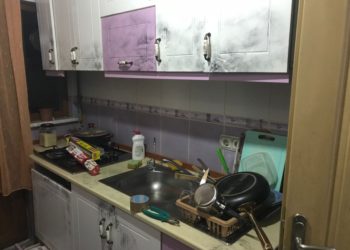 KHK’lı öğretmenin evinde parmak izi arayan polisler yasaları hiçe saydı