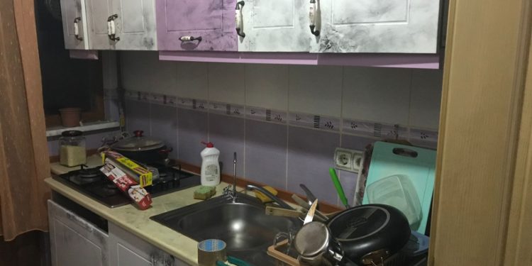 KHK’lı öğretmenin evinde parmak izi arayan polisler yasaları hiçe saydı