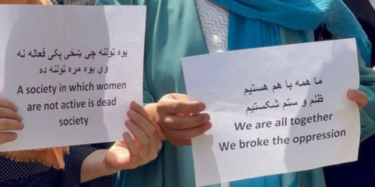 Kabil'deki kadın belediye çalışanlarına Taliban 'evde kalın talimatı' verdi