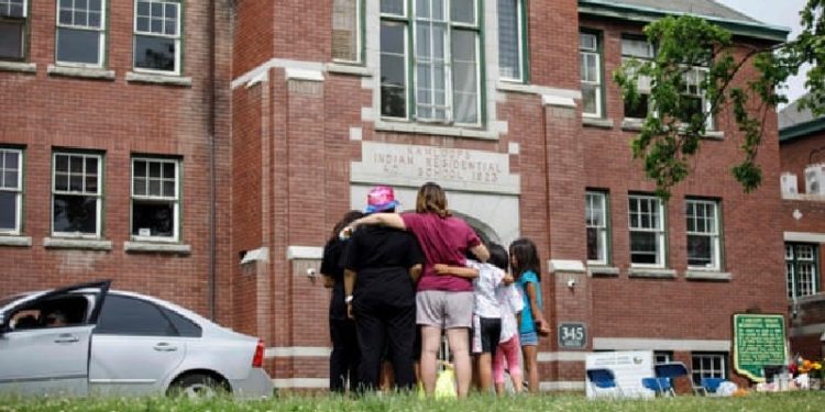 Kanada'nın Katolik piskoposları, yatılı okullardaki suistimaller için özür diledi