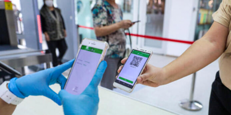 Koronavirüs'le mücadelede yeni adım masada: HES yerine aşı kartı zorunluluğu gelebilir