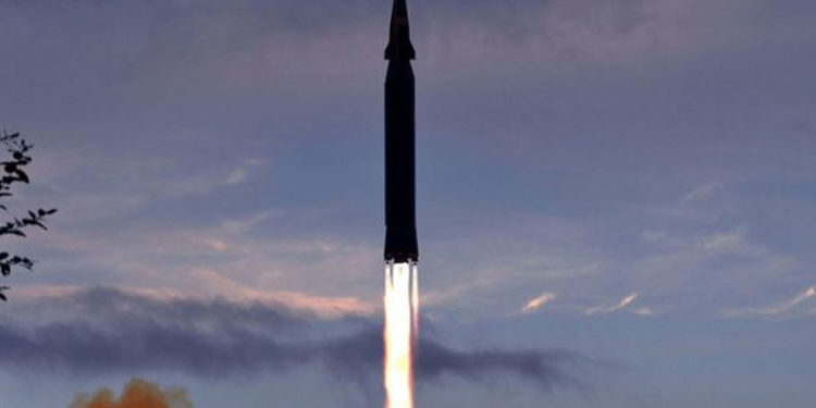 Kuzey Kore yeni tip hipersonik füze denemesi yaptığını duyurdu