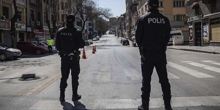 "Kış çok ağır geçecek, kapatmamak için direniyoruz ama vaka sayılarını düşüremezsek kapanmak zorunda kalacağız"