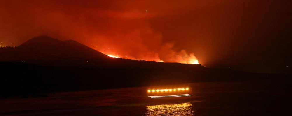 La Palma'da tehlike büyüyor: Yanardağın püskürttüğü lavlar 10 günde Atlas Okyanusu'na ulaştı