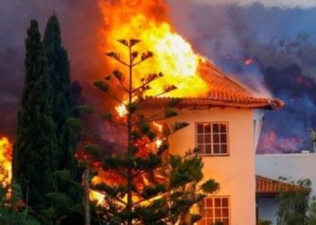 Las Palmas'ta 50 yıldır uykuda olan yanardağ patladı, 5 bin 500 kişi tahliye edildi