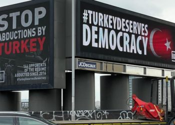 Londra’nın merkezinde ‘Türkiye demokrasiyi hak ediyor’ çağrısı