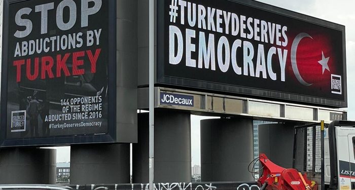 Londra’nın merkezinde ‘Türkiye demokrasiyi hak ediyor’ çağrısı
