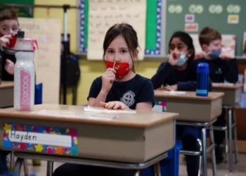 Los Angeles’taki okullarda koronavirüs aşısı zorunlu oldu