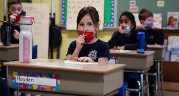 Los Angeles’taki okullarda koronavirüs aşısı zorunlu oldu