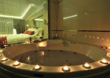 Lüks düşkünü rektör tüm harcamaları üniversitenin kasasından yapmış!