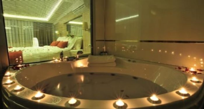 Lüks düşkünü rektör tüm harcamaları üniversitenin kasasından yapmış!