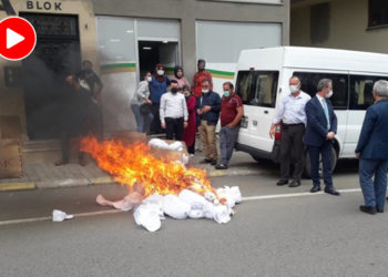MHP’li belediye başkanı hüküm verip cezayı kesti; şapkalar yakıldı!