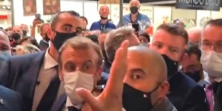 Macron’a yumurta atan 19 yaşındaki kişi, psikiyatrik tedaviye alındı