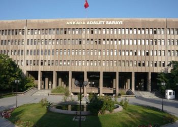 Mahkeme salonunun penceresinden atlayan sanık hayatını kaybetti