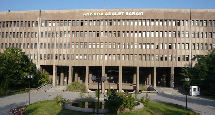 Mahkeme salonunun penceresinden atlayan sanık hayatını kaybetti