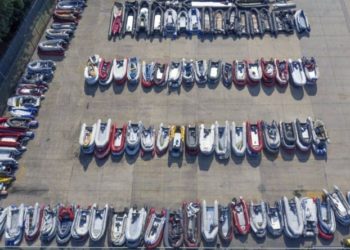 Manş Denizi’ndeki göçmen tekneleri tartışması: İngiltere ve Fransa karşı karşıya