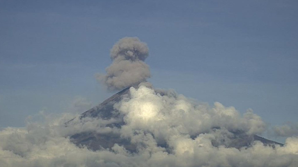 Meksika’daki Popocatepetl Yanardağı faaliyete geçti