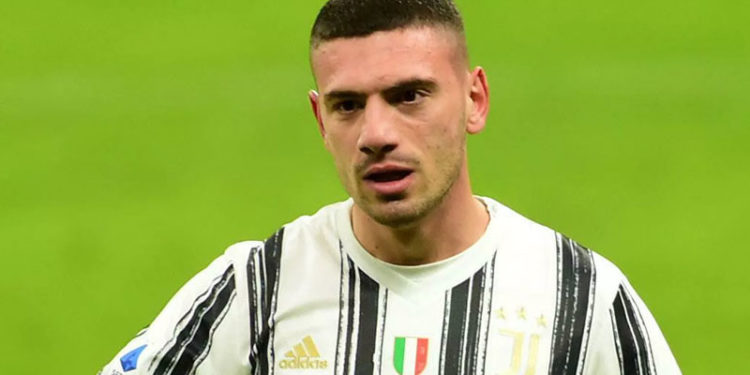 Merih Demiral kanlar içinde kaldı, itiraz edince sarı kart gördü