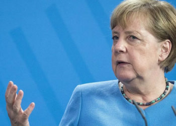 Merkel: Adınız 'Klaus' veya 'Erika' olmasa bile Alman olabilirsiniz