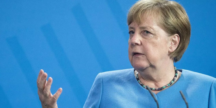 Merkel: Adınız 'Klaus' veya 'Erika' olmasa bile Alman olabilirsiniz