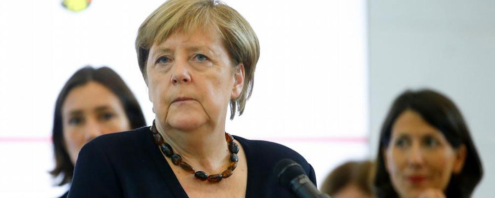 Merkel: Taliban'la tahliyeler konusunda müzakere edeceğiz