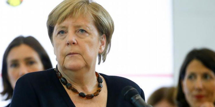 Merkel: Taliban'la tahliyeler konusunda müzakere edeceğiz