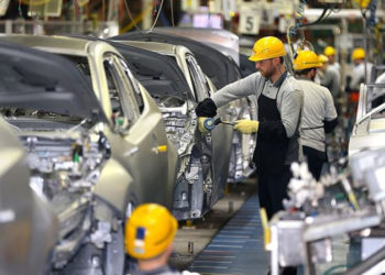 "Otomobil sektöründe aksaklıklara yol açan tedarik zinciri sorunları çok uzun sürmeyecek"