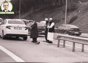 Otoyolun ortasında namaza durmak