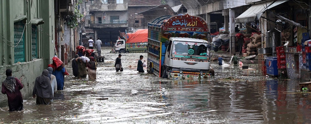 Pakistan'da aşırı yağışların yol açtığı afet ve kazalarda ölenlerin sayısı 18'e yükseldi