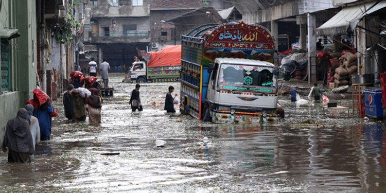 Pakistan'da aşırı yağışların yol açtığı afet ve kazalarda ölenlerin sayısı 18'e yükseldi