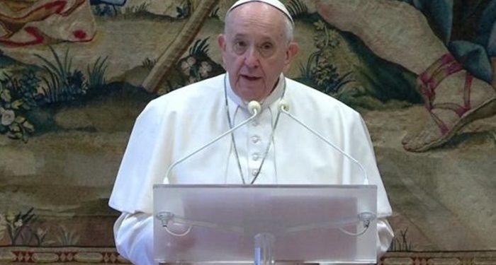 Papa Francis: Bazıları ölmemi istese de hala hayattayım