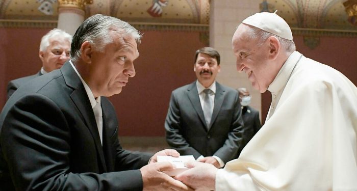 Papa’dan mülteci karşıtı Macaristan Başbakanı’na uyarı: Kollarını aç