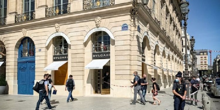 Paris'te Bulgari mağazasında soygun: 10 milyon Euro değerinde mücevher çalındı