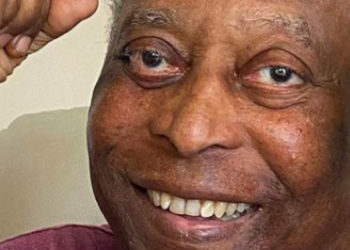 Pele'den sevenlerine mesaj: Her gün gülümsemeye devam ediyorum