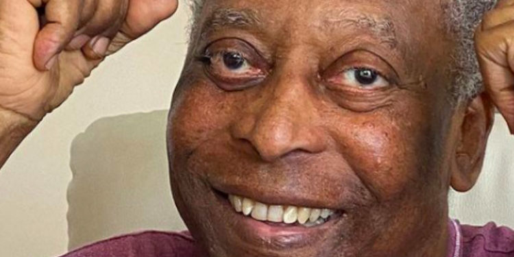 Pele'den sevenlerine mesaj: Her gün gülümsemeye devam ediyorum