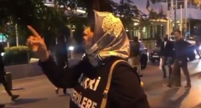 Polis provokatörlüğe soyundu! Melek Çetinkaya: Devletin memuru iftira atmaz, Allah gelsin hakkınızdan!