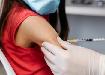 Prof. Dr. Kurugöl'den 12 yaş üzeri çocuklar için velilere aşı çağrısı