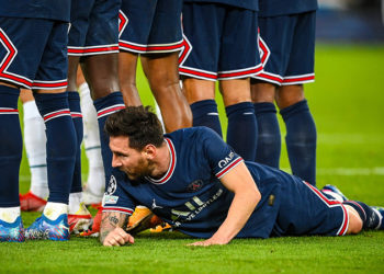 Rio Ferdinand: PSG'de oynasaydım, Lionel Messi'yi frikikte barajın arkasında yatırmazdım; "Sen kalk, ben yatarım" derdim