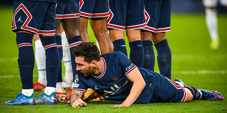 Rio Ferdinand: PSG'de oynasaydım, Lionel Messi'yi frikikte barajın arkasında yatırmazdım; "Sen kalk, ben yatarım" derdim