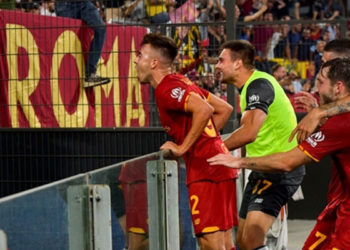 Roma, teknik direktörü Jose Mourinho'nun 1000. maçında son dakika golüyle galip geldi