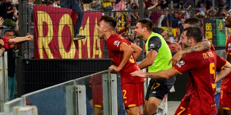 Roma, teknik direktörü Jose Mourinho'nun 1000. maçında son dakika golüyle galip geldi