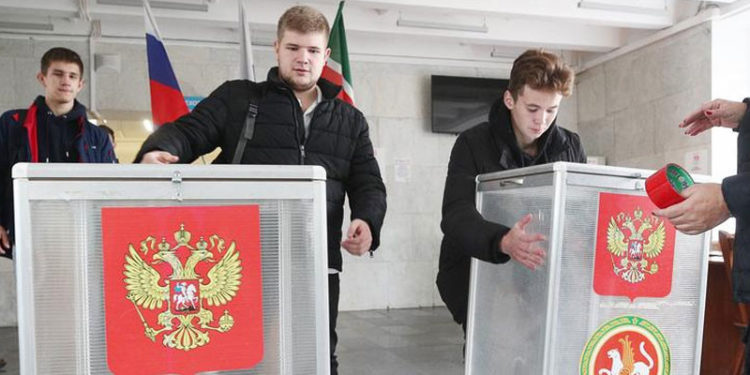 Rusya'da seçmenler sandık başında