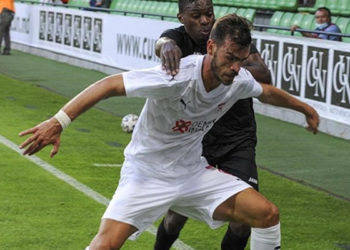 Sivasspor'da savunma oyuncusu Goutas forvetleri geride bıraktı