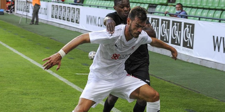 Sivasspor'da savunma oyuncusu Goutas forvetleri geride bıraktı